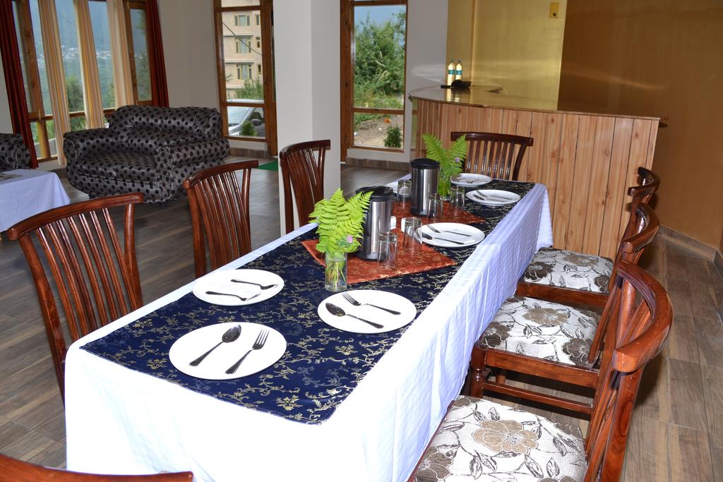 The Pranjal Inn Cottage Manali Restaurant